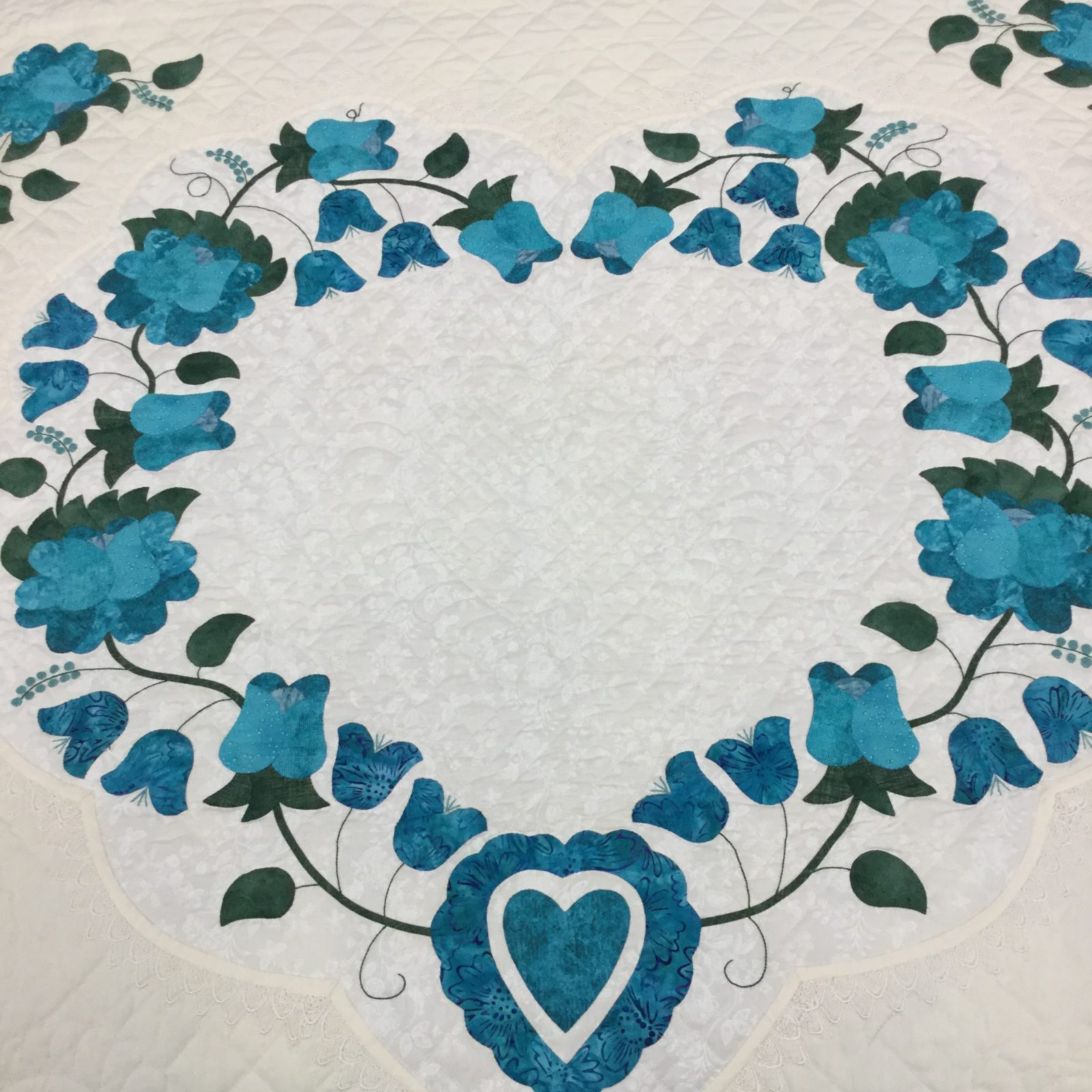 Lacey Heart of Roses Quilt Queen Family Farm Handcrafts