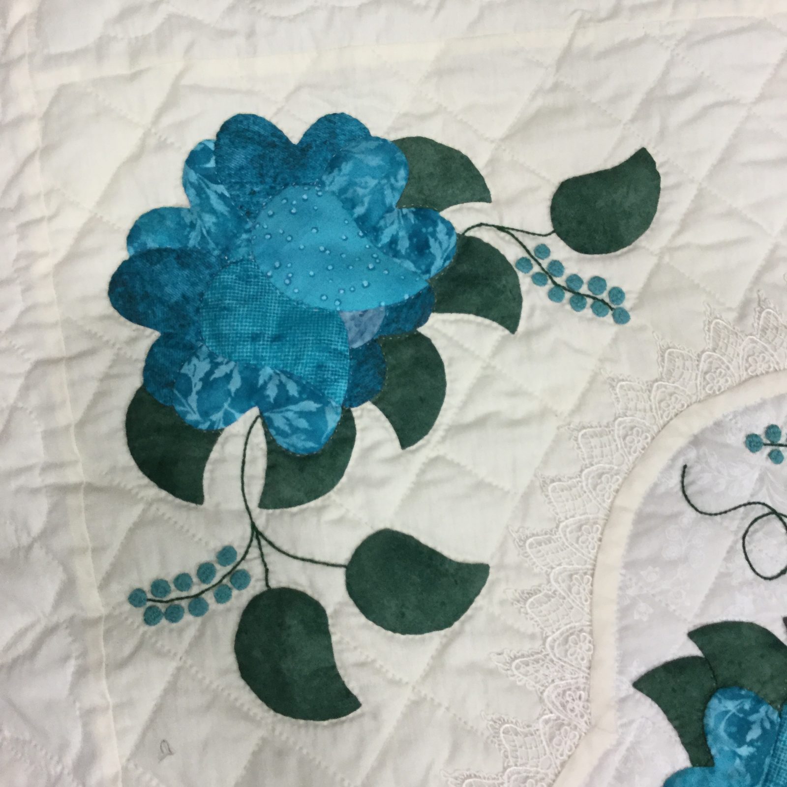 Lacey Heart of Roses Quilt Queen Family Farm Handcrafts