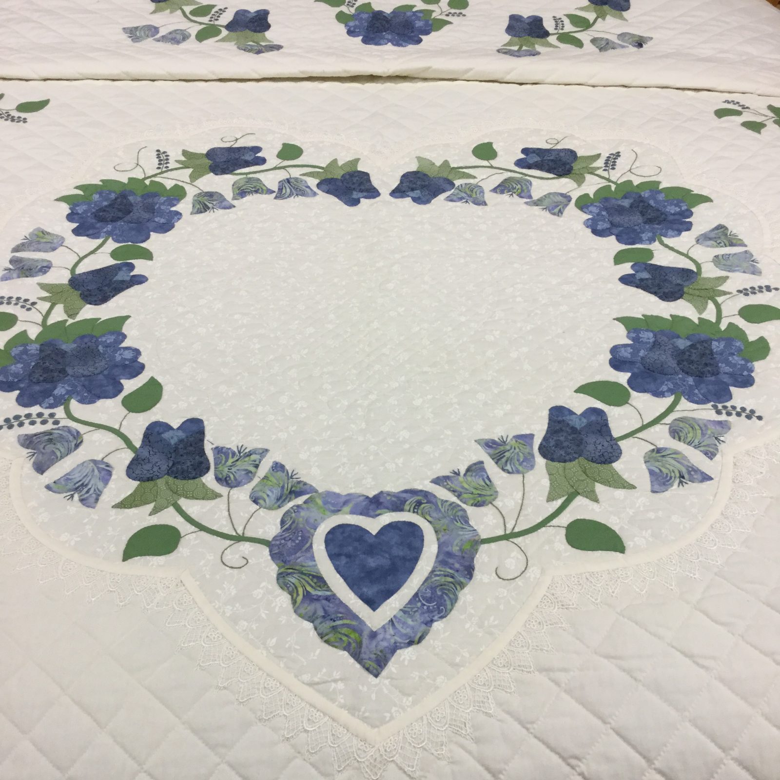 Lacey Heart of Roses Quilt King Family Farm Handcrafts