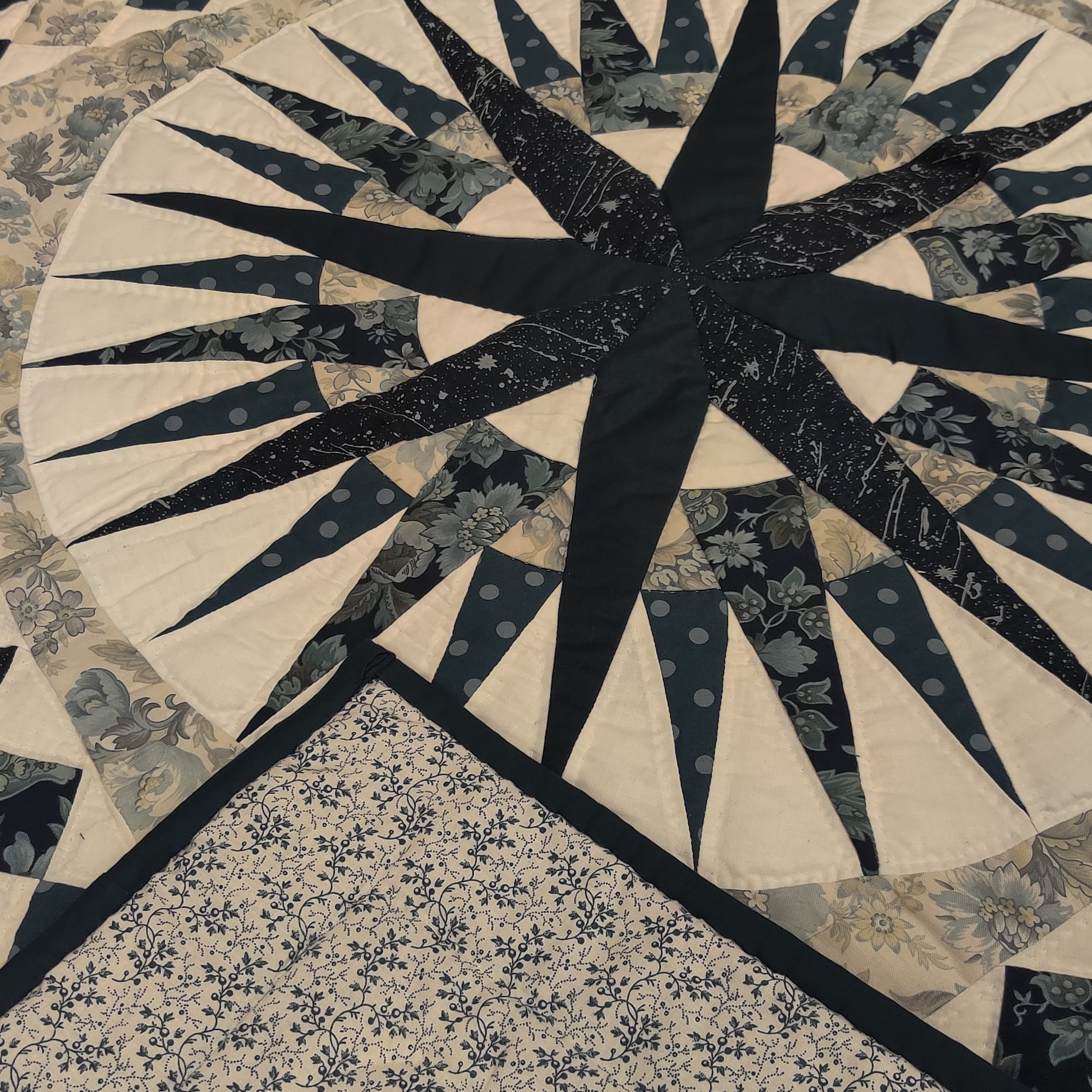 Mariner's Compass Wall Hanging Family Farm Handcrafts